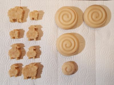 20211109_195201_Erdbeerschaefchen_ausgeformt_komplett_400.jpg
